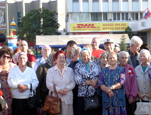 Митинг против повышения тарифов ЖКХ и закрытия рынков. Волгоградская область, Волжский, 9 сентября 2012 г. Фото Татьяны Филимоновой для "Кавказского узла"