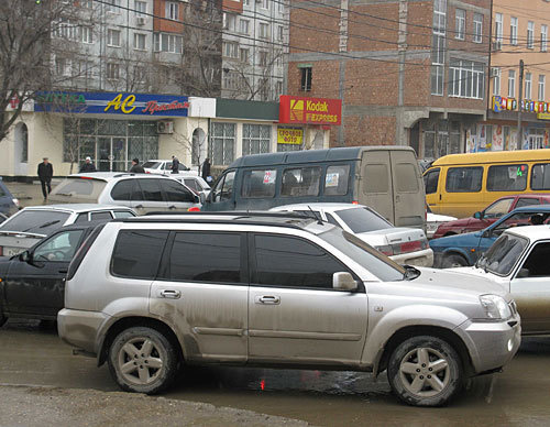 Забастовка водителей маршрутных такси в Махачкале парализовала движение. 1 февраля 2010 года. Фото "Кавказского Узла"