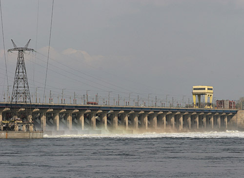 Водосливная плотина Волжской ГЭС, апрель 2010 года. Фото "Кавказского Узла"