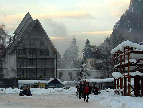 Карачаево-Черкесия, курортный поселок Домбай, январь 2010 года. Фото "Кавказского узла"