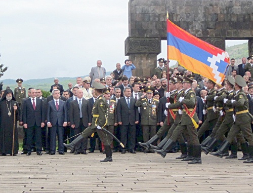 Нагорный Карабах, г. Степанакерт, Мемориальный комплекс. Военный парад в честь Дня Победы. 9 мая 2011 г. Фото "Кавказского узла" 