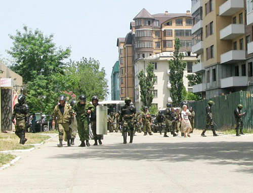 Отряд полиции специального назначения. Махачкала, 2011 г. Фото Закира Магомедова, zakir05.livejournal.com