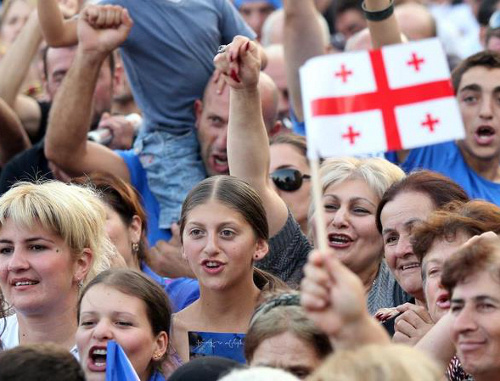 Встреча избирателей с представителями коалиции "Грузинская мечта". Грузия, Мцхета, село Мухрани, 7 сентября 2012 г. Фото с официальной страницы Бидзины Иванишвили на Facebook, http://www.facebook.com/OfficialBIDZINAIVANISHVILI