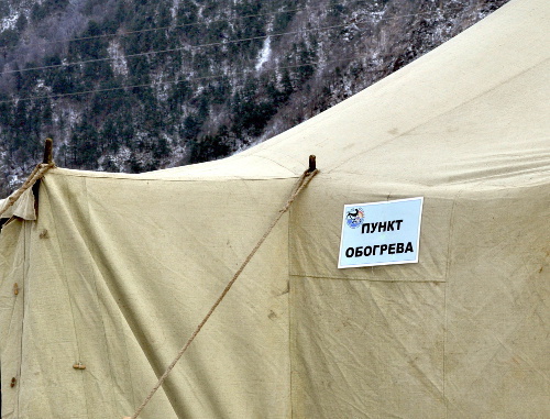 Пункт обогрева у КПП "Верхний Ларс". Северная Осетия, 24 декабря 2012 г. Фото пресс-службы ГУ МЧС Северной Осетии, http://www.15.mchs.gov.ru