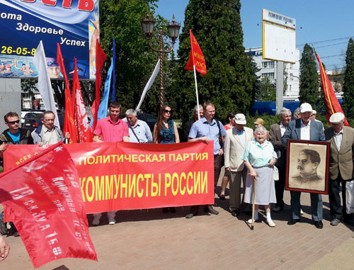 Митинг "Коммунистов России" на площади 200-летия Ставрополя. 1 мая 2013 г. Фото Константина Ольшанского для "Кавказского узла"