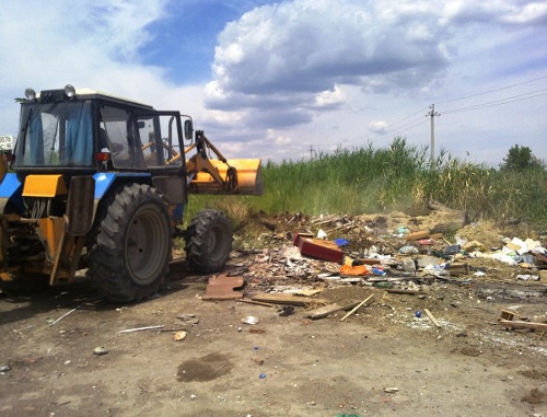 Несанкционированная свалка в Старопромысловском районе Грозного. 2013 г. Фото: пресс-служба префектуры Старопромысловского района, http://staroprom-prefekt.ru