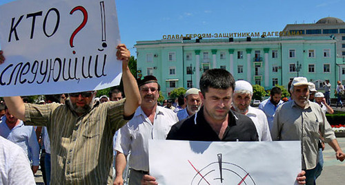 Траурное шествие в связи с убийством журналиста Ахмеднаби Ахмеднабиева. Махачкала, 9 июля 2013 г. Фоторепортаж корреспондента "Кавказского узла" Патимат Махмудовой. http://www.kavkaz-uzel.ru/photo_albums/1033 