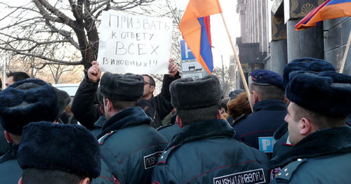 Акция протеста в связи с расстрелом семьи Аветисянов  в Гюмри. Ереван, 15 января 2015 г. Фото Армине Мартиросян для «Кавказского узла» 