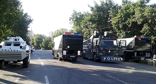 Полицейская спецтехника в Ереване ну проспекте Баграмяна во время протестных выступлений. ФотоАрмине Мартиросян для  "Кавказского узла"