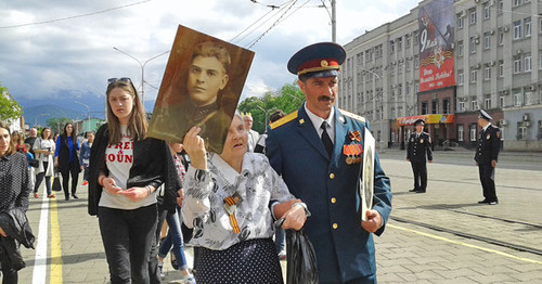 Акция "Бессмертный полк" во Владикавказе. 9 мая 2016 г. Фото Эммы Марзоевой для "Кавказского узла"