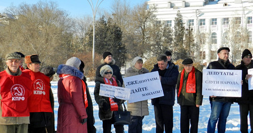 Жители Волгограда провели пикет против аутсорсинга в детсадах. 3 декабря 2016 г. Фото Татьяны Филимоновой для "Кавказского узла"