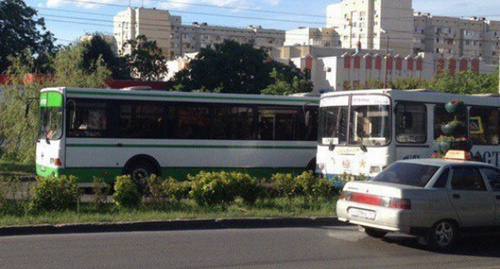 ДТП с участием общественного транспорта в Ростове-на-Дону 
Фото  http://bloknot-rostov.ru/news/dva-rostovskikh-avtobusa-stolknulis-v-mikrorayone--848711