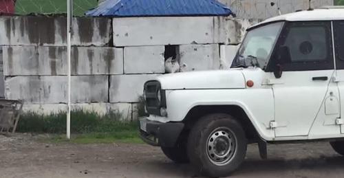 На месте нападения на пост полиции в Малгобеке. 12 мая 2017 г. Фото: пресс-служба МВД России