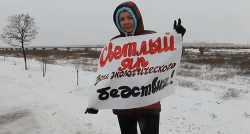 Участница пикета в Светлом Яре, 24 марта 2018 года. Фото Татьяны Филимоновой для "Кавказского узла". 