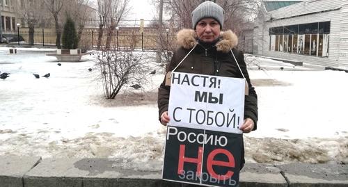 Тома Гродникова проводит пикет в поддержку Анастасии Шевченко. Волгоград, 17 февраля 2019 года. Фото Татьяны Филимоновой для "Кавказского узла".