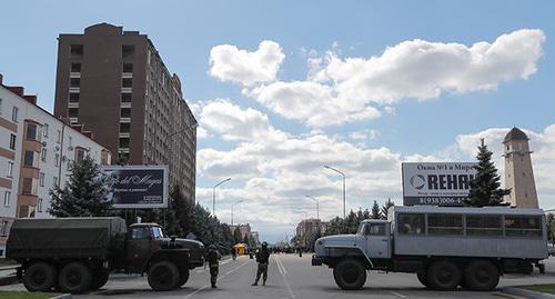 Полиция на улицах Магаса. Фото: REUTERS/Maxim Shemetov