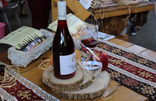 Образец продукции Armenian Royal Wine на фестивале в Ереване. Фото Тиграна Петросяна для "Кавказского узла".