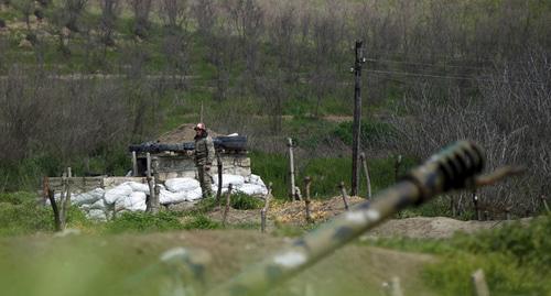 На линии соприкосновения в Нагорном Карабахе. Фото: REUTERS/Staff