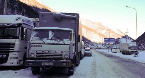 Грузовики на Военно-Грузинской дороге. Фото Эммы Марзоевой для "Кавказского узла"