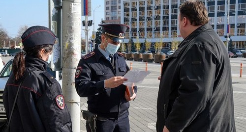 Проверка документов во время карантина. Фото пресс-службы администрации Краснодарского края