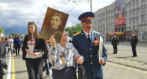 Акция "Бессмертный полк" во Владикавказе. 9 мая 2016 г. Фото Эммы Марзоевой для "Кавказского узла"