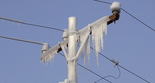 Линия электропередач во льду. Фото: REUTERS/Gael Gonzalez