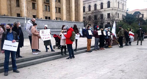 Граждане России на акции протеста в Тбилиси. 31 января 2021 года. Фото Беслана Кмузова для "Кавказского узла".