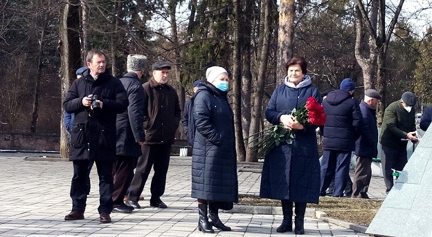 Участники траурного митинга. Фото Людмилы Маратовой для "Кавказского узла"