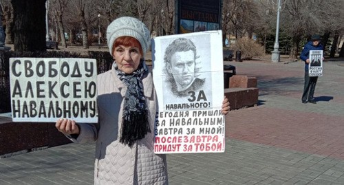 Галина Тихенко в одиночном пикете. Волгоград, 31 марта 2021 г. Фото Вячеслава Ященко для "Кавказского узла"