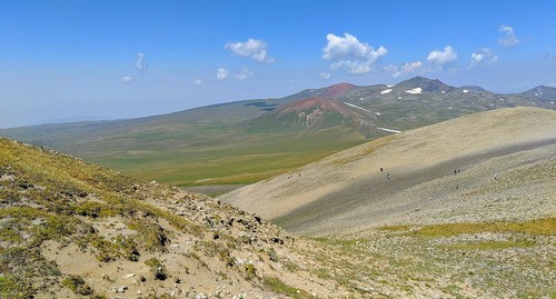 Горы Гегаркуникской области Армении. Фото Согомон Матевосян https://ru.wikipedia.org/wiki/Гехаркуникская_область