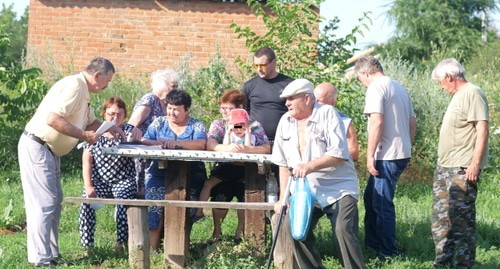 Участники  схода в поселке Углерод. Фото В. Прудникова для "Кавказского узла".