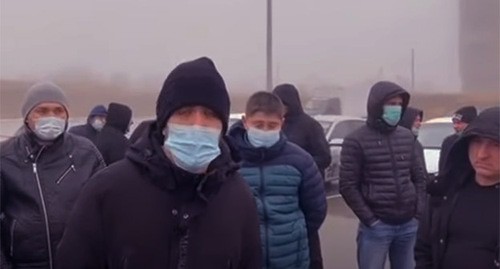 Акция протеста водителей такси в Волгограде. Скриншот видео 
"Raznoe Vo;gograd" https://www.youtube.com/watch?v=tjqYdZipP7o