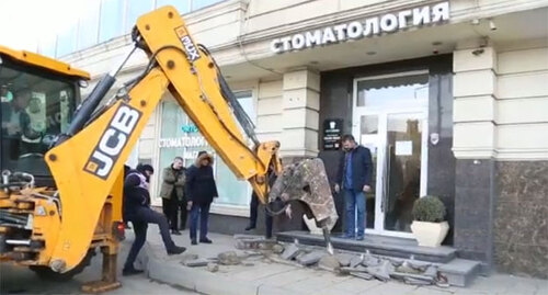 Дорожная техника на проспекте Акушинского. Кадр видео пресс-службы мэрии Махачкалы https://www.instagram.com/p/CZUgMW-BKCP/