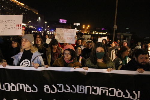 Участницы акции протеста с требованием ужесточить уголовное наказание за изнасилование. Фото Инны Кукуджановой для "Кавказского узла".