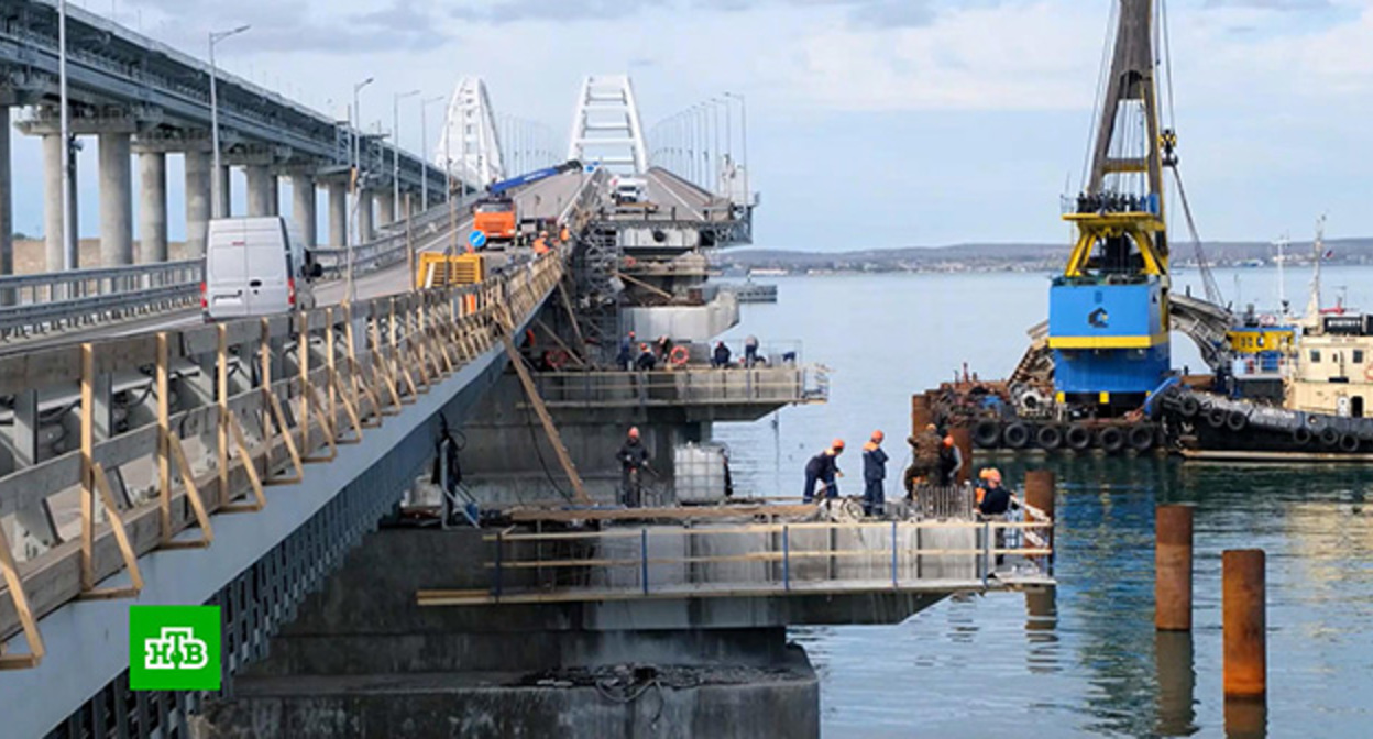 Открыто движение машин на Крымском мосту. Скриншот видео https://www.ntv.ru/novosti/2736723/