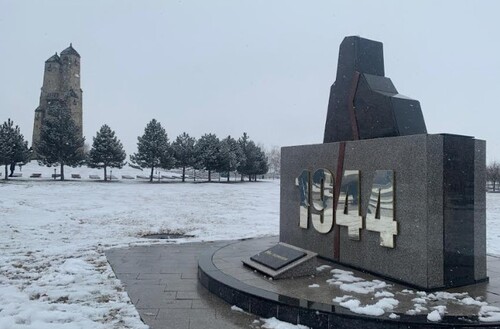 Мемориальный комплекс в Назрани, где проходил траурный митинг. 23.02.23. Фото Анжелы Матиевой.