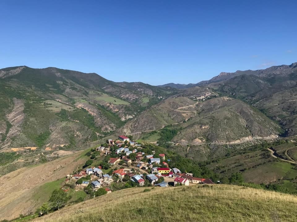 Село Мец Шен. Фото: https://politik.am/ru/zhiteli-sela-mets-shen-shushinskogo-rajona-pokinuli-svoi-doma-v-sele-ostalsya-tolko-rukovoditel-obschiny-a-khin