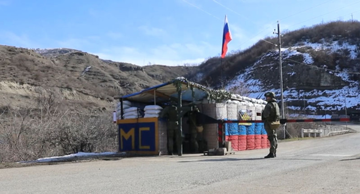 Пункт пропуска в Нагорном Карабахе. Стопкадр из видео на странице https://function.mil.ru/news_page/country/more.htm?id=12406963@egNews