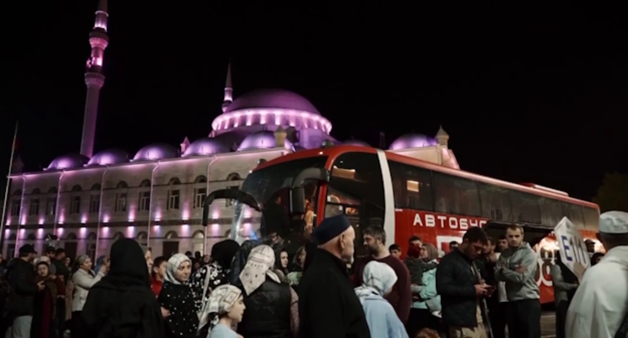 Паломники в Дагестане, фото: стоп-кадр видео https://t.me/dagestanRD/32725