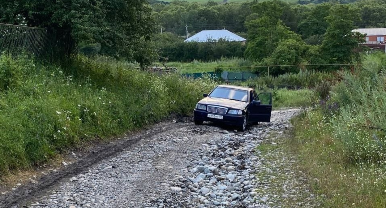 Дорога в ауле Инжичишхо. Фото из телеграм-канала chp_kchr https://t.me/s/chp_kchr/7559