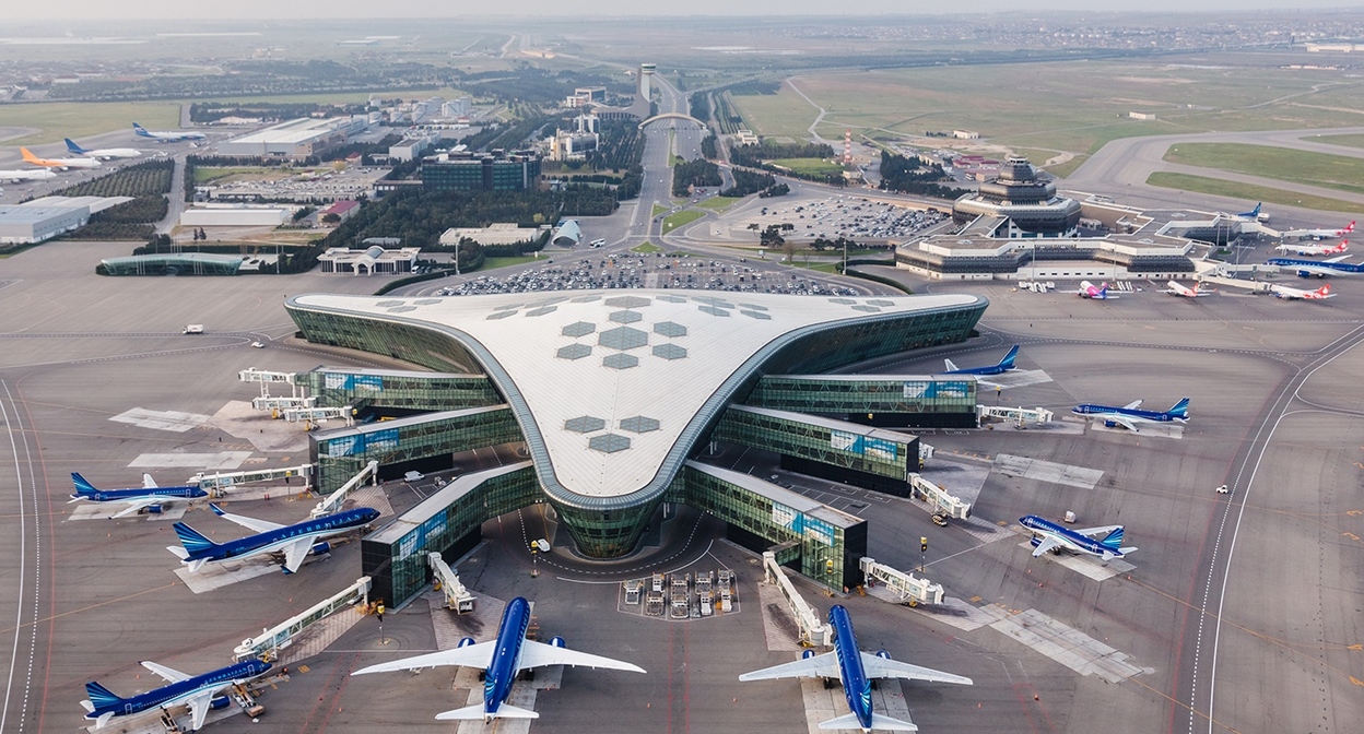 Бакинский аэропорт. Фото: пресс-служба аэропорта https://airport.az/ru/press-release/the-heydar-aliyev-international-airport-to-temporarily-operate-in-limited-mode/