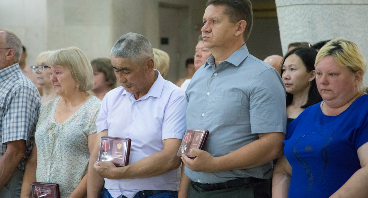 Родные погибших на вручении наград. Скриншот фото с сайта музея "Сталинградская битва" от 06.07.23, https://stalingrad-battle.ru/about/m-news/2023/11036/