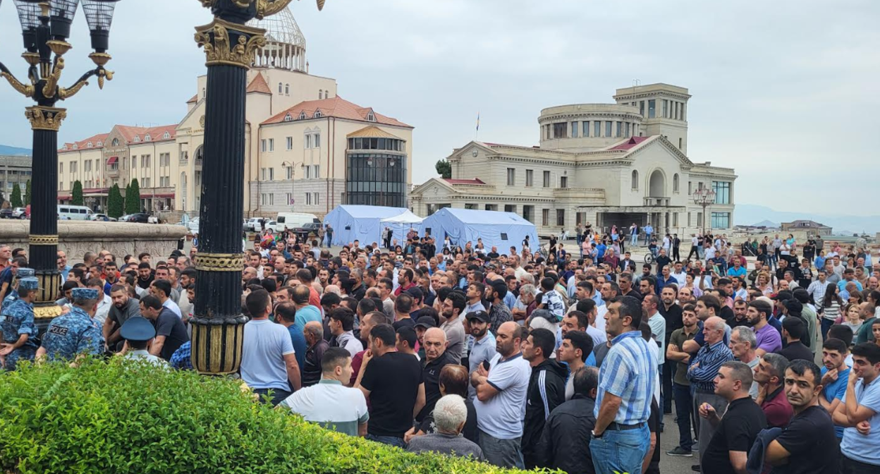 Участники митинга в Степанакерте. Фото Алвард Григорян для "Кавказского узла".