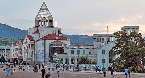 Площадь Возрождения в Степанакерте. Фото: Marcin Konsek https://ru.m.wikipedia.org