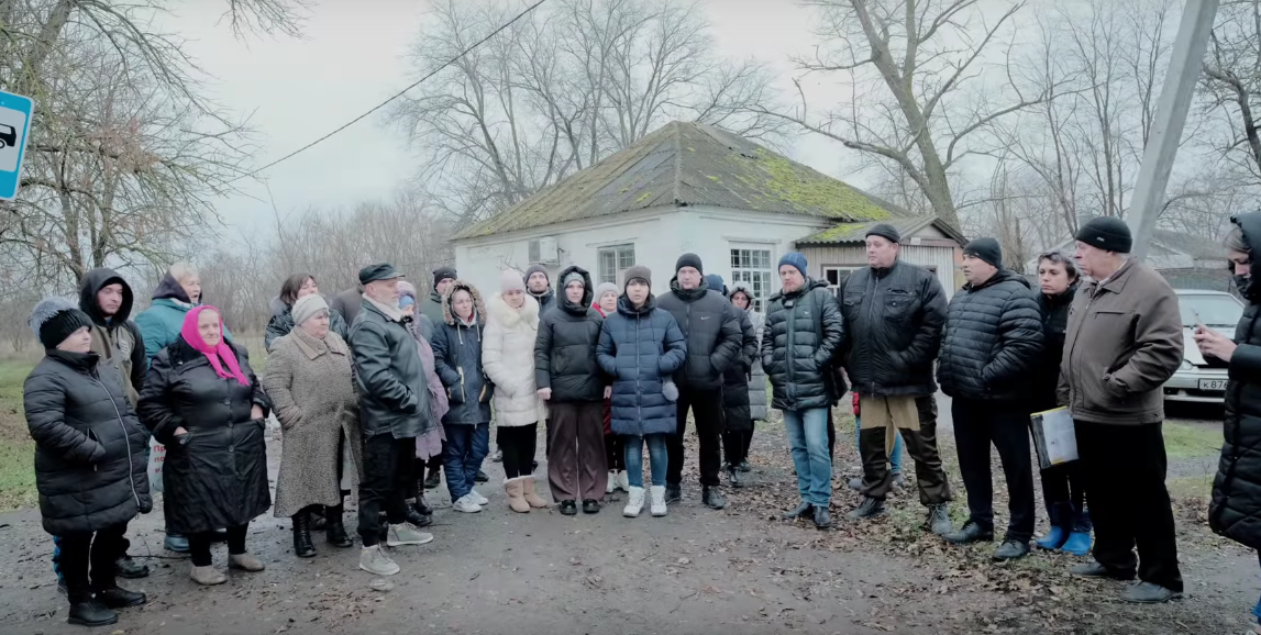 Обращение жителей поселка Зеленый к Путину. Скриншот видео из сообщества "ВКонтакте" Azak Tv от 08.12.23, https://vk.com/azak_tv?w=wall-148824244_1630
