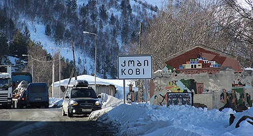 Трасса в селе Коби, Грузия. Фото Ахмеда Альдебирова для "Кавказского узла"