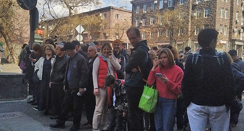 Очередь на избирательном участке в российском посольстве в Ереване. 17 марта 2024 г. Фото Армине Мартиросян для "Кавказского узла"