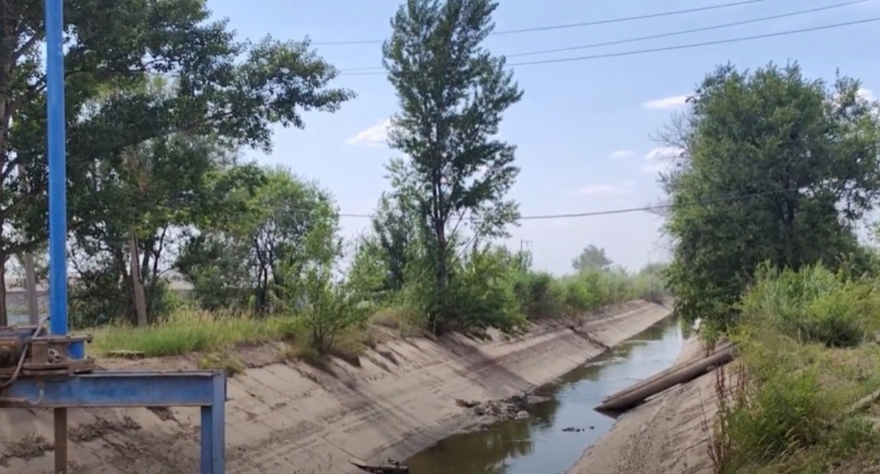 Оросительный канал в Волгоградской области. Скриншот видео Алексея Ульянова https://bloknot-volgograd.ru