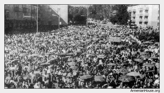 Митинг в Степанакерте. Февраль 1988г.