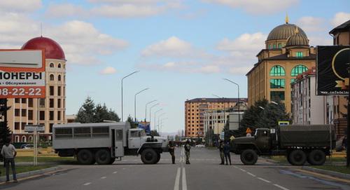 Силовики рядом с местом проведения митинга. Магас, 6 октября 2018 года. Фото Магомеда Муцольгова, http://www.kavkaz-uzel.eu/blogs/342/posts/34822